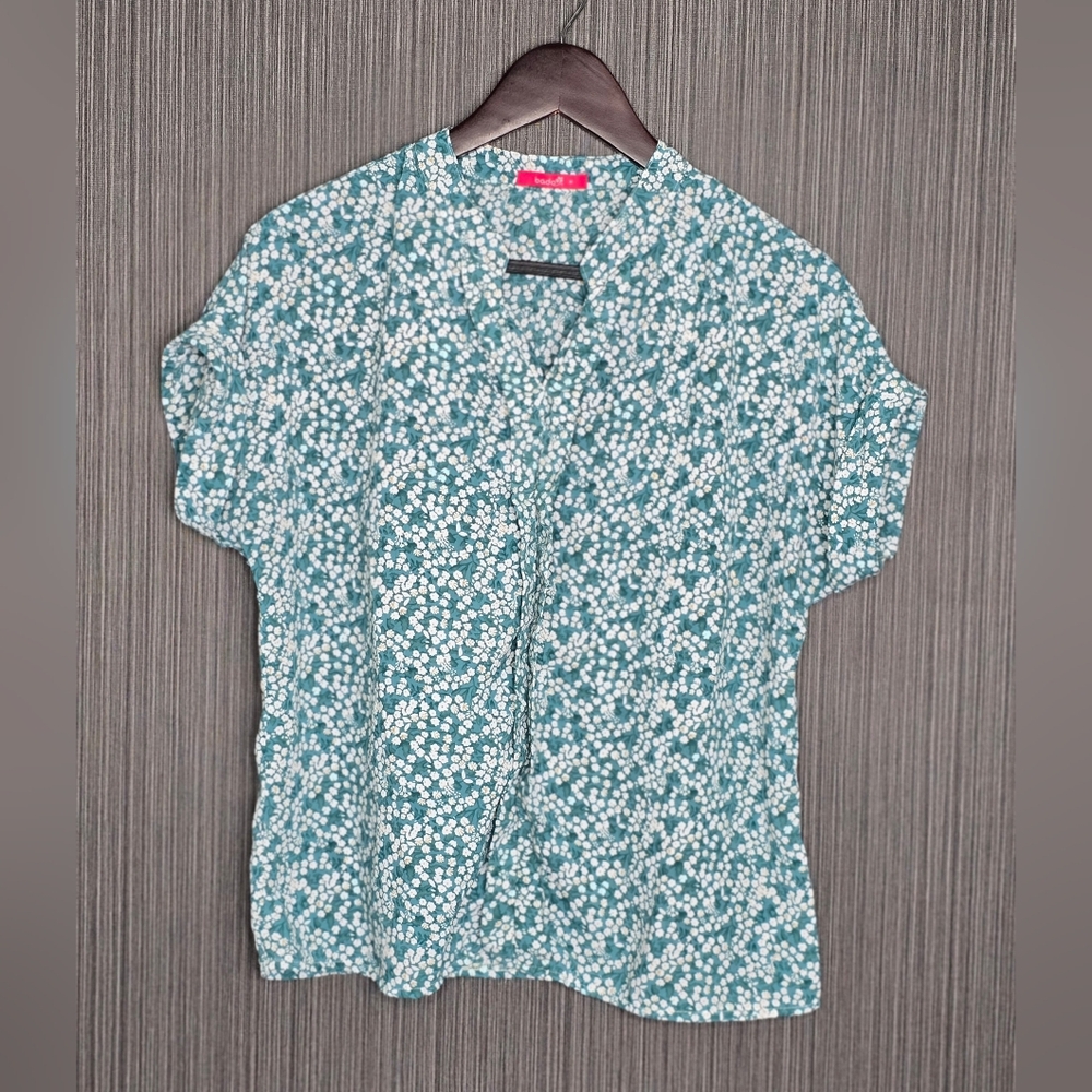 Bado Women's Floral Notch Neckline Top, Medium